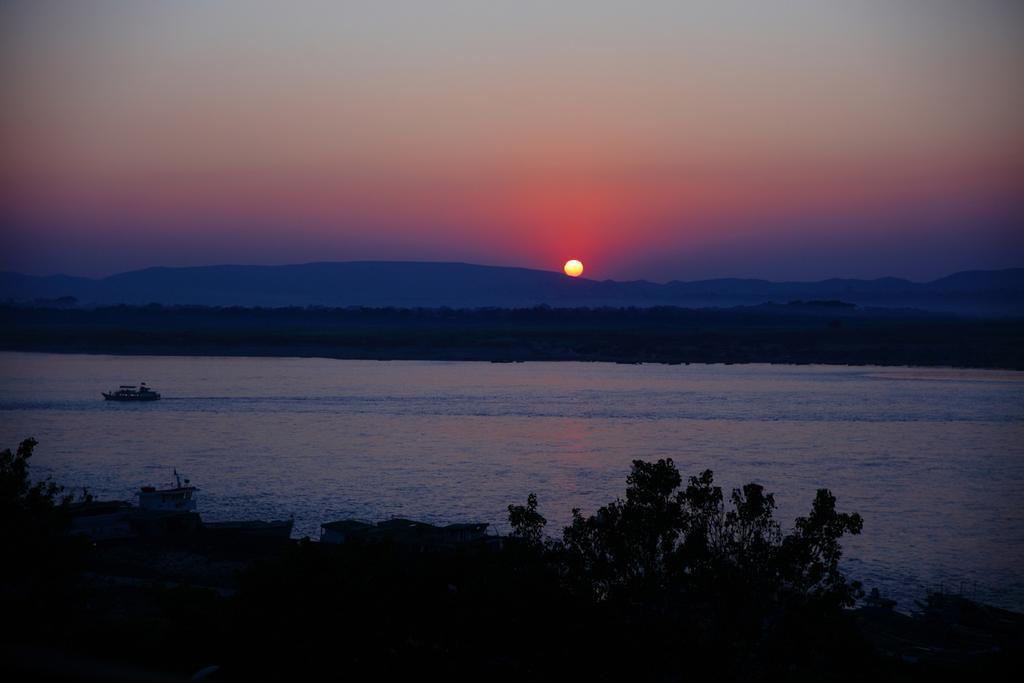 Aye Yar River View Resort Bagan Luaran gambar